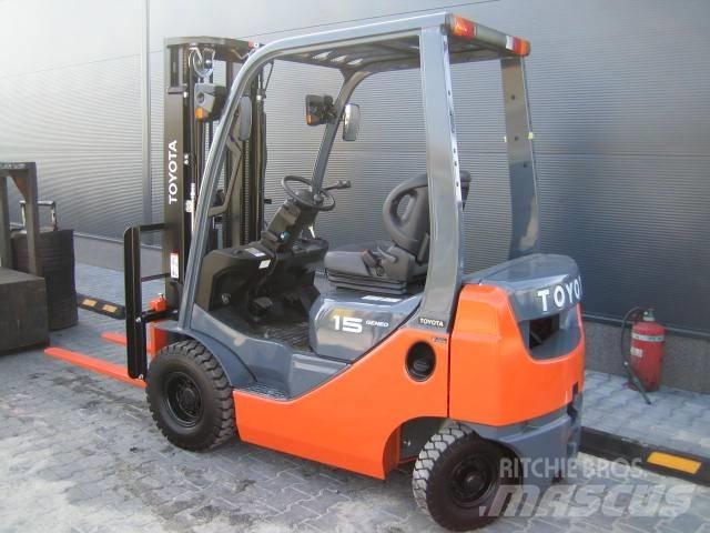 TOYOTA 028FGF15 Камиони с АГУ