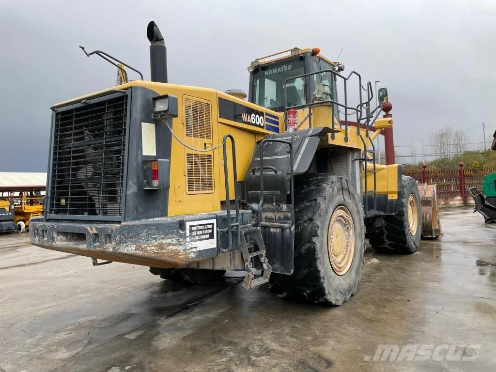 Komatsu WA 600-6 Колесни товарачи