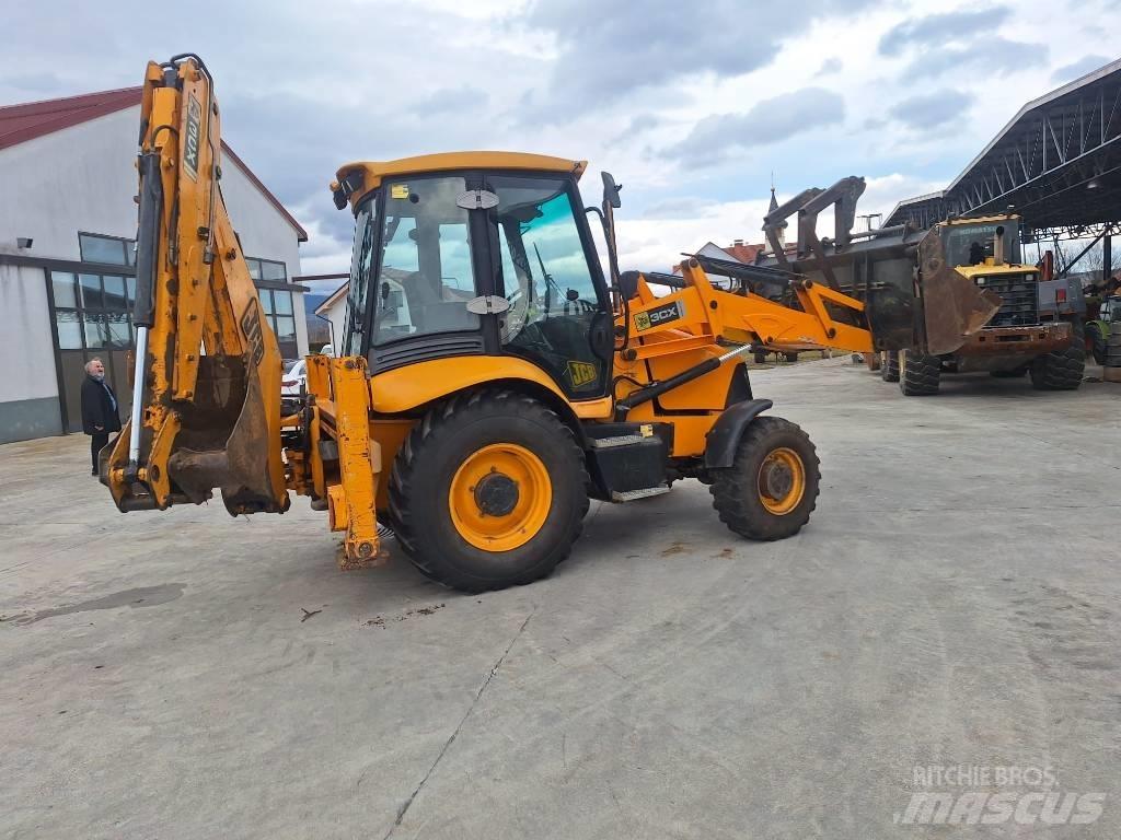 JCB 3CX Товарач със заден ексватор