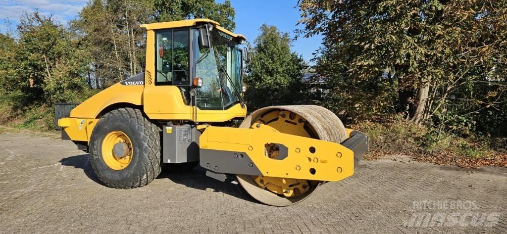 Volvo SD 135 B Еднобарабанни ролки
