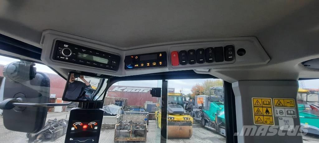CAT 906 Колесни товарачи