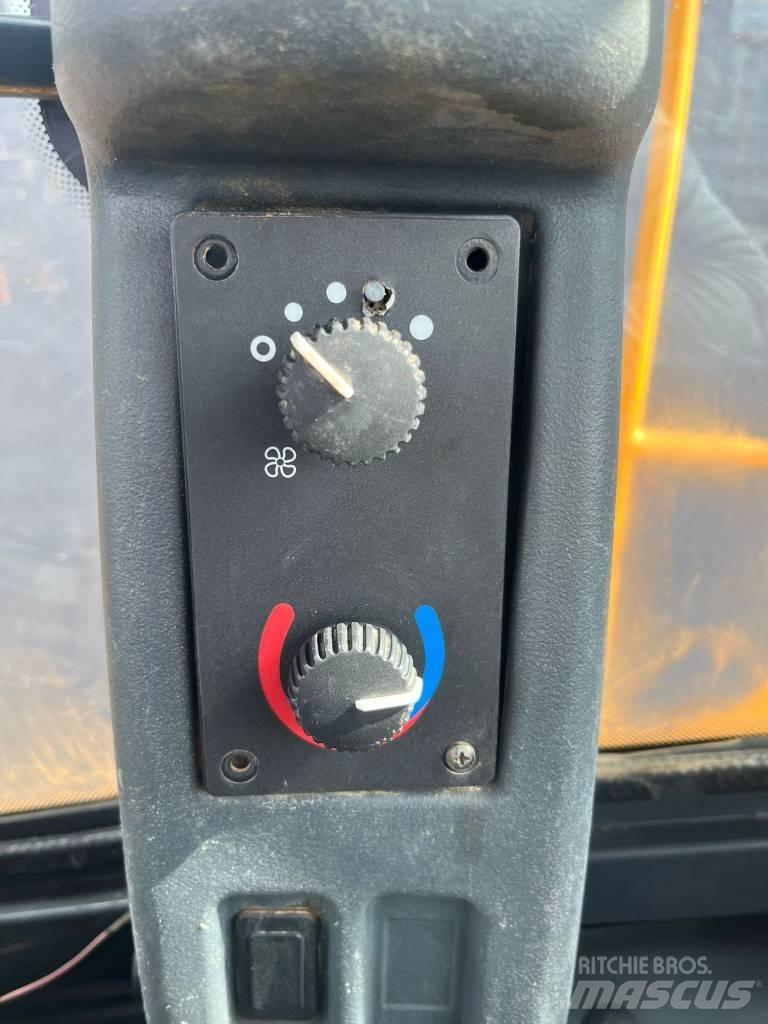 John Deere 824 K Колесни товарачи