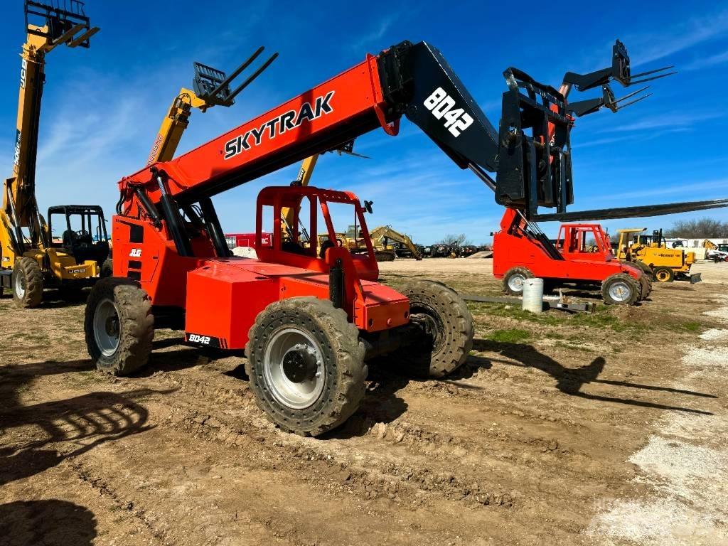 SkyTrak 8042 Телескопични товарачи