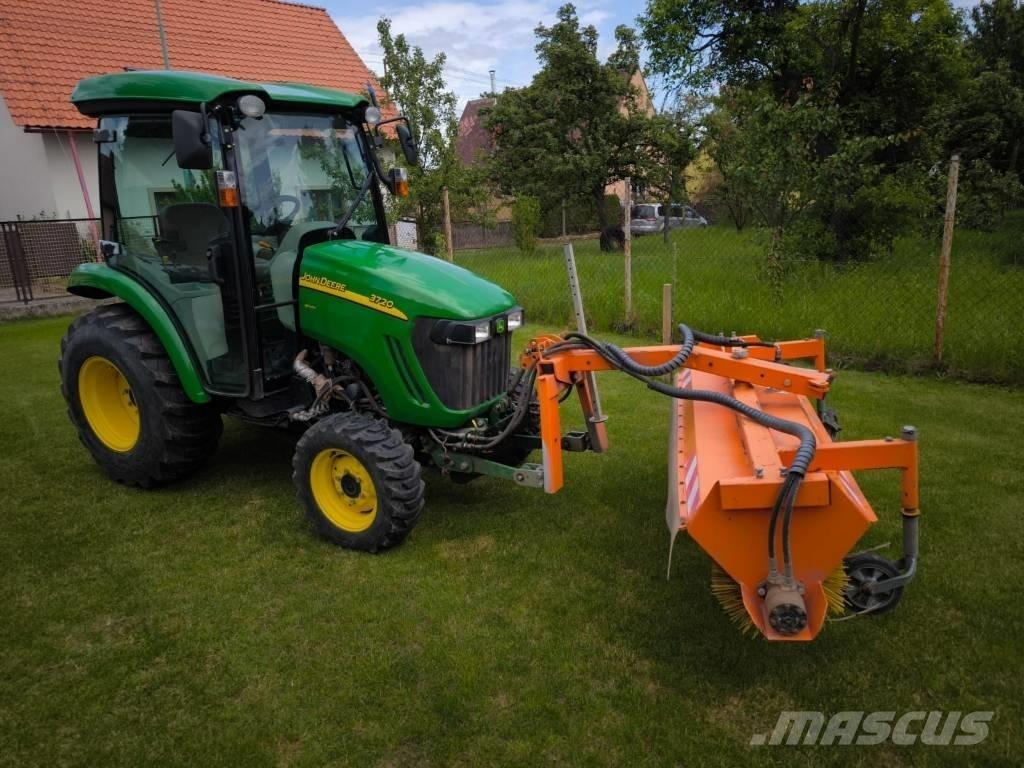 John Deere 3720 Компактни трактори