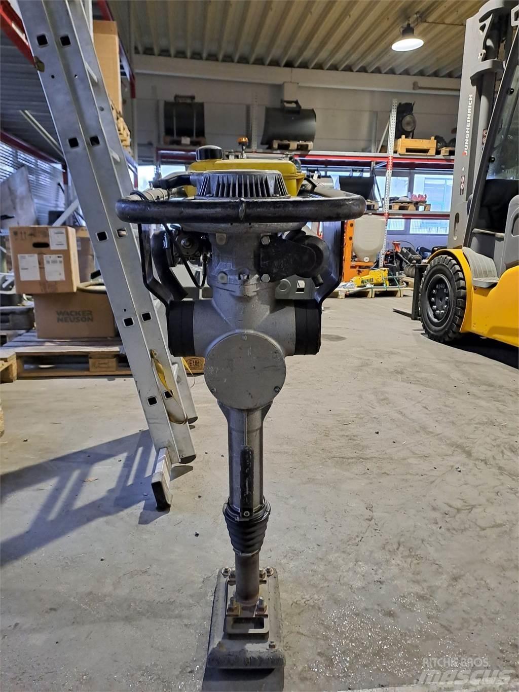 Wacker Neuson BS30 Пробки