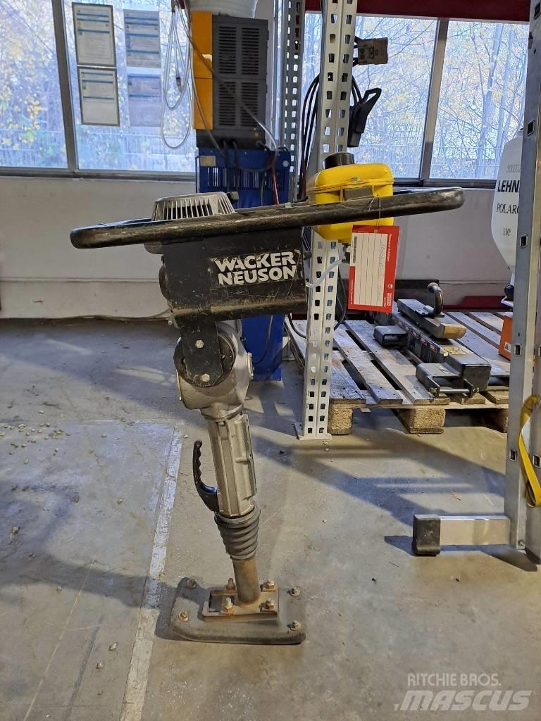 Wacker Neuson BS30 Пробки