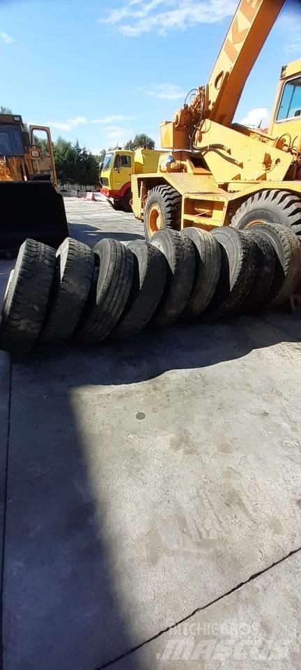 Bridgestone 13R22.5 Гуми