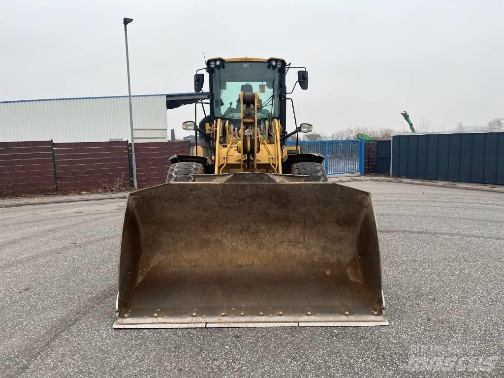 CAT 930M Колесни товарачи