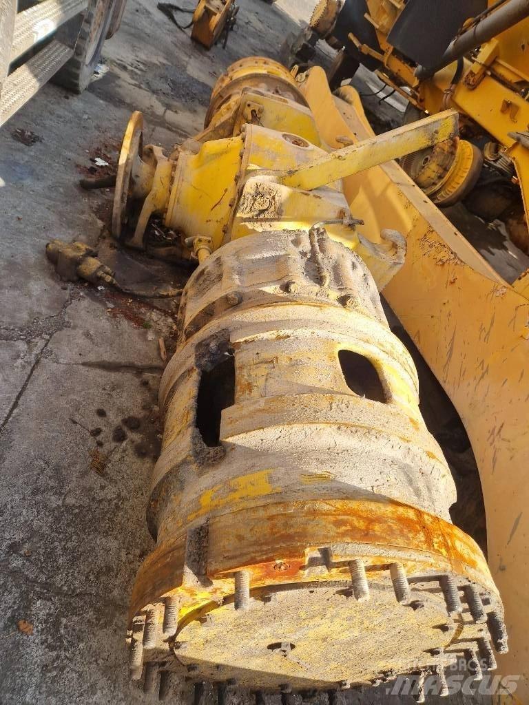 Komatsu KWA 055HD-4 Оси
