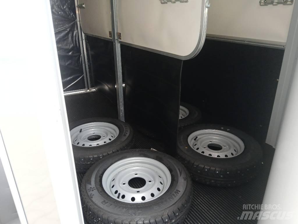  Ifor-Williams HB506 Ремаркета за превоз на животни