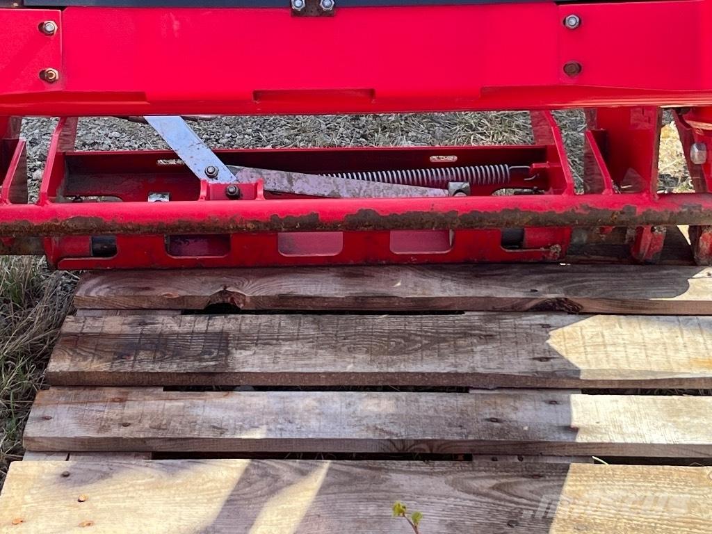 Massey Ferguson 945 Челни товарачи и багери