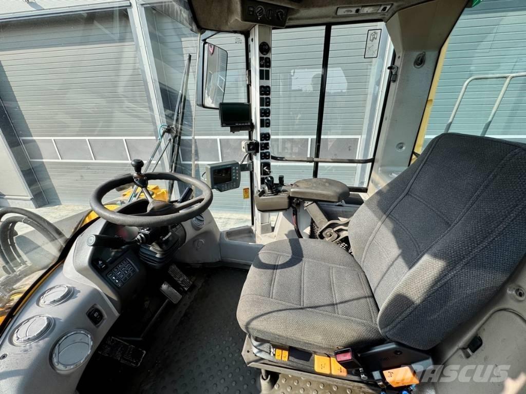 Volvo L 180 F Колесни товарачи