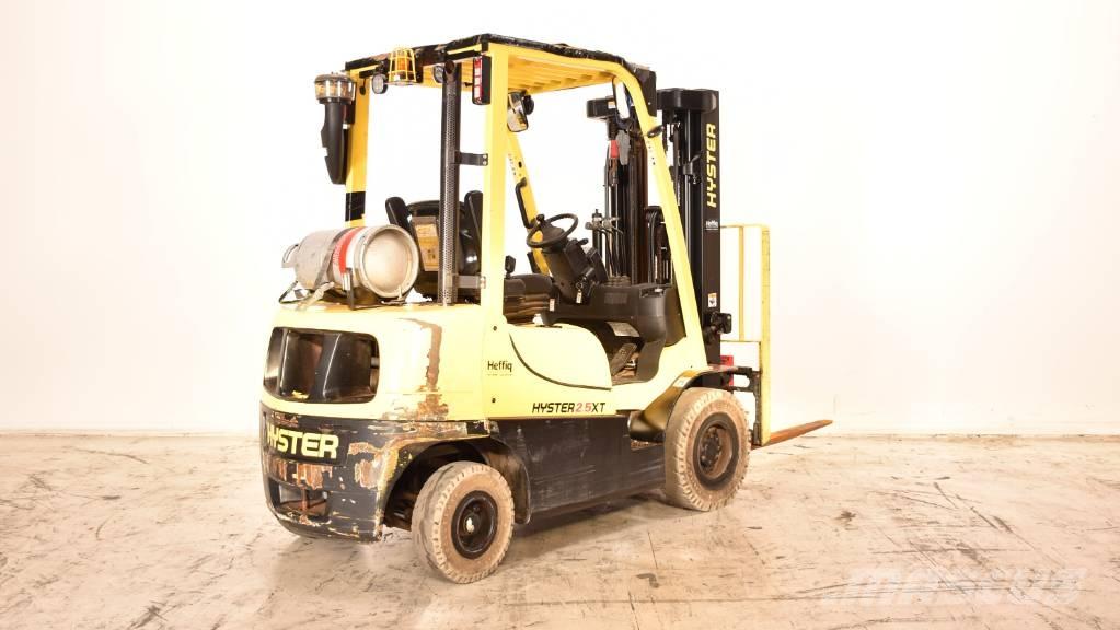 Hyster H2.5XT Камиони с АГУ