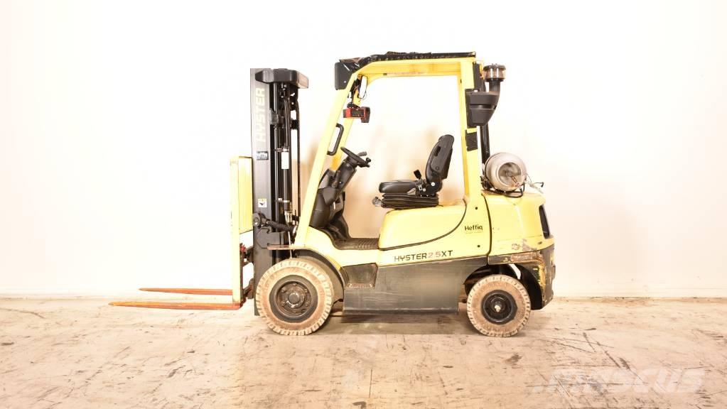 Hyster H2.5XT Камиони с АГУ