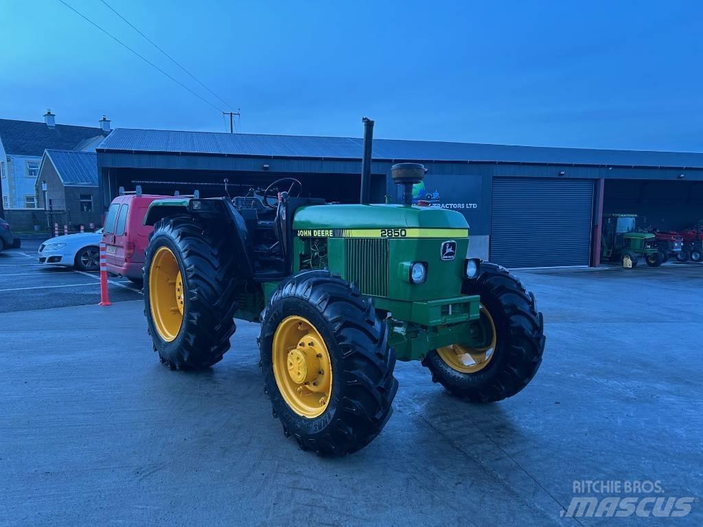 John Deere 2850 Трактори
