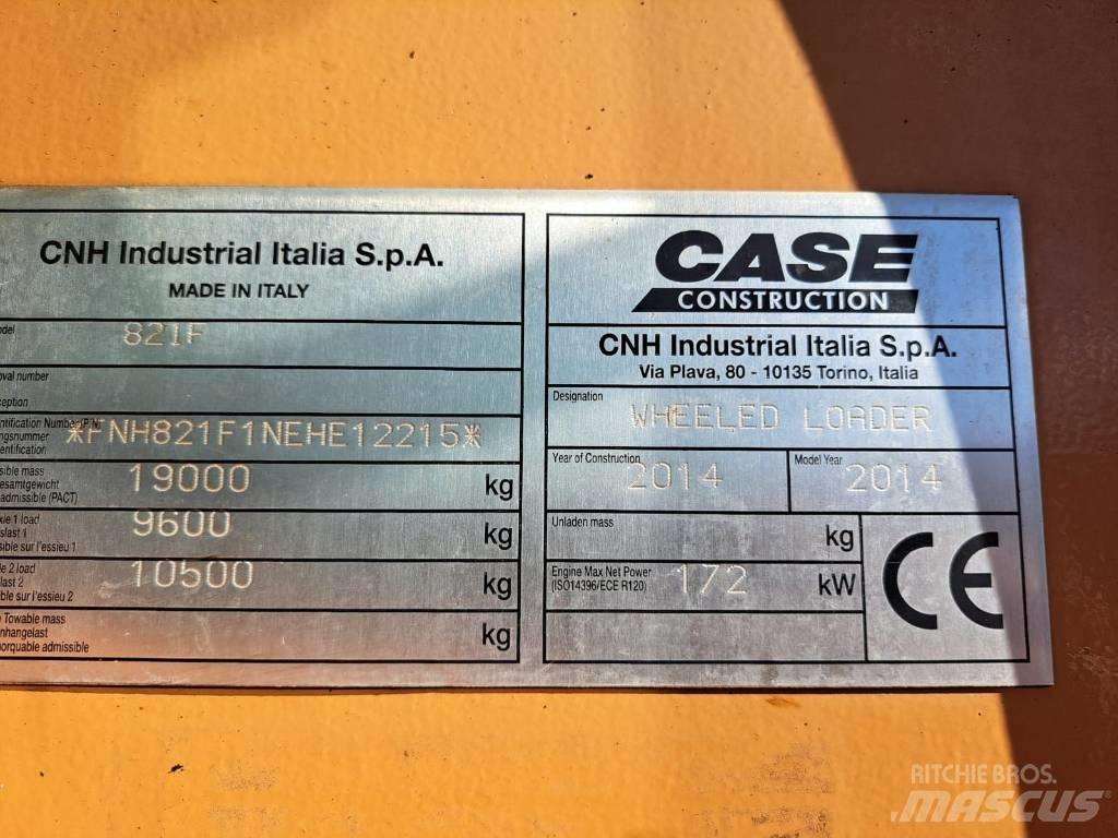 CASE 821 F Колесни товарачи