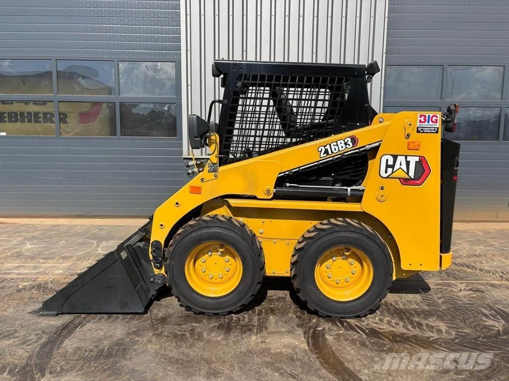 CAT 216B3 Колесни товарачи