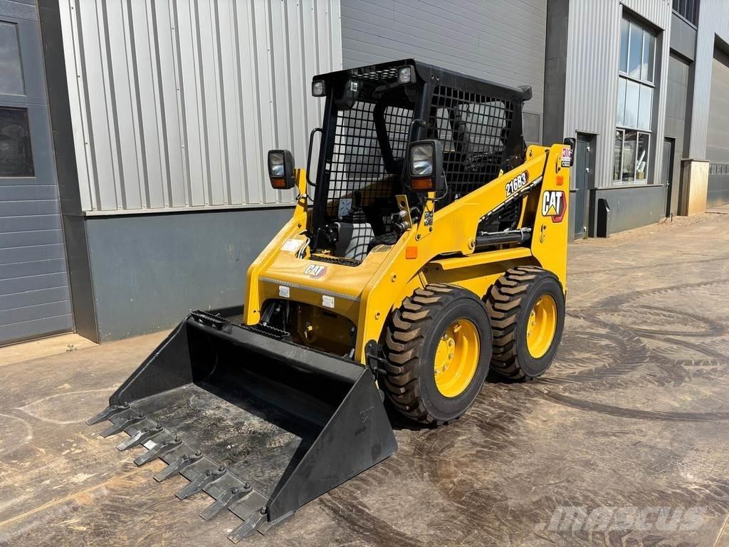 CAT 216B3 Колесни товарачи