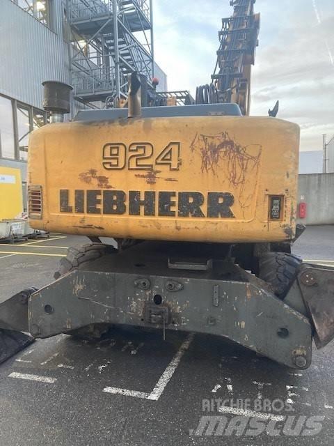 Liebherr 924C-LI Колесни екскаватори