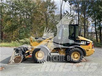 CAT 906M Колесни товарачи