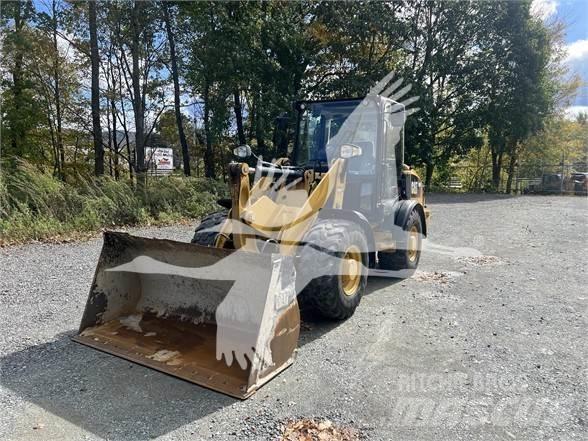 CAT 906M Колесни товарачи