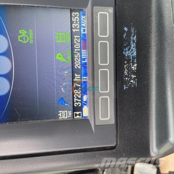 Takeuchi TB215R Колесни екскаватори