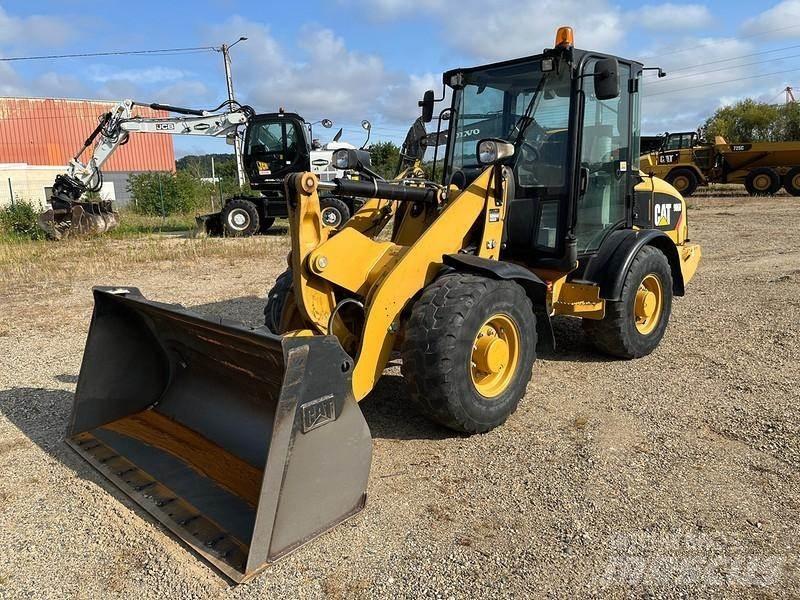 CAT 906H Колесни товарачи