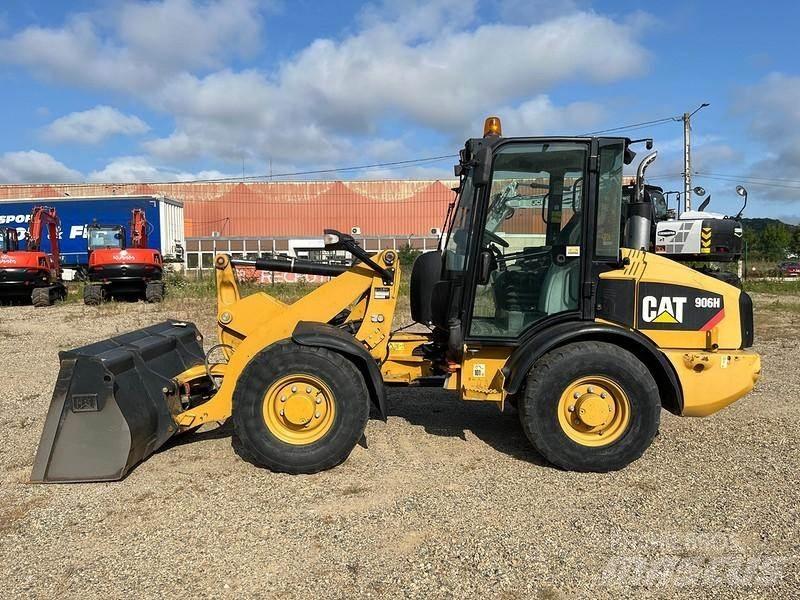 CAT 906H Колесни товарачи