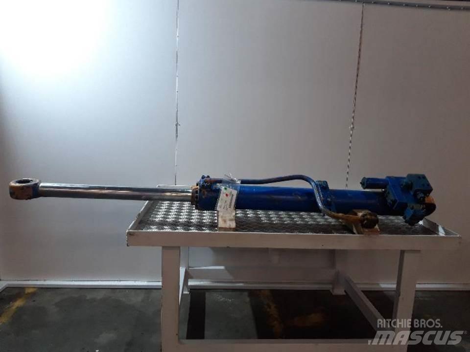 CASE 688B Хидравлични
