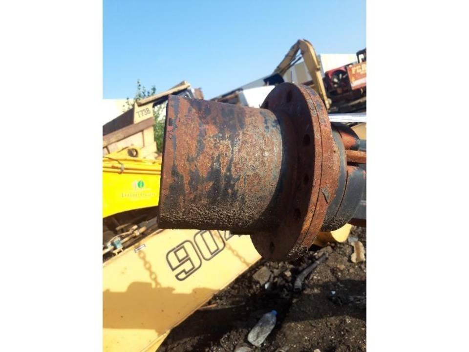 CAT 206 Предаване