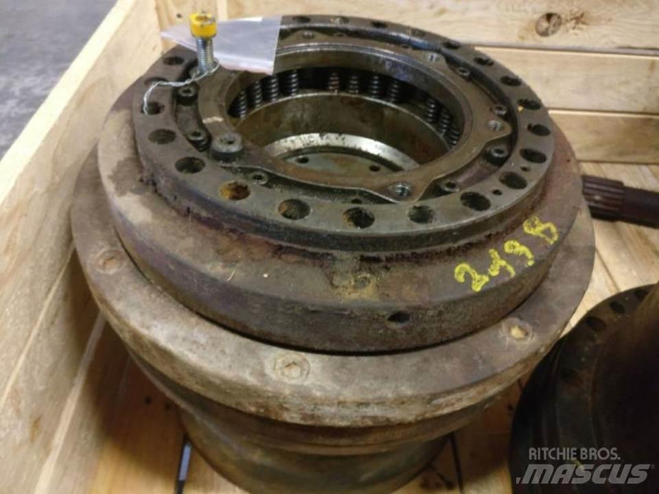 CAT 213B Предаване