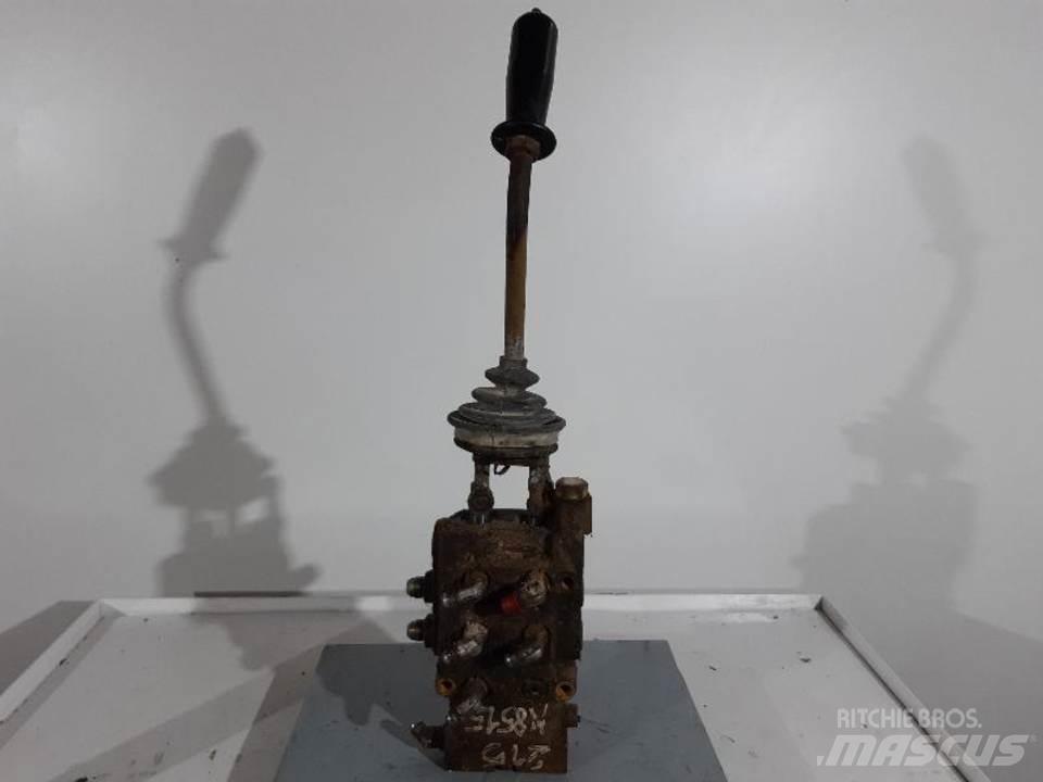 CAT 215 Кабина