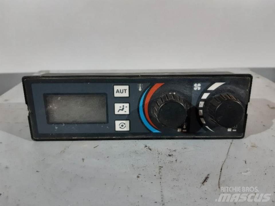 CAT 312CL Кабина