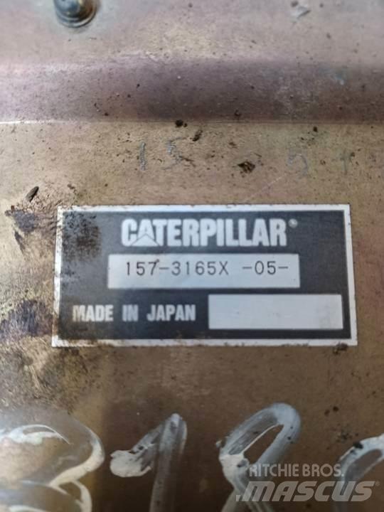CAT 318C Кабина