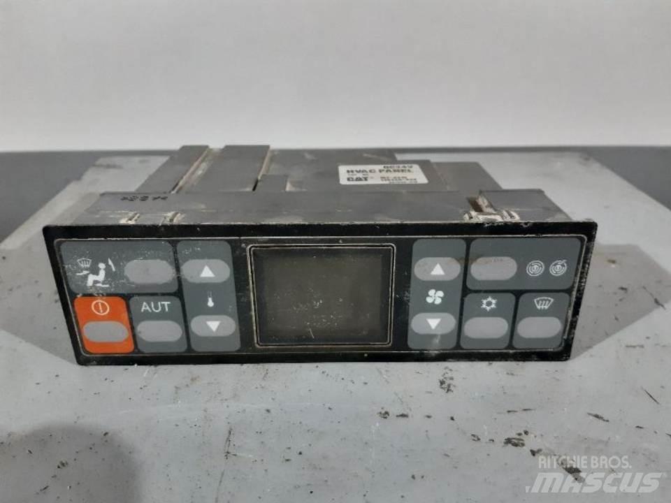 CAT 318C Кабина