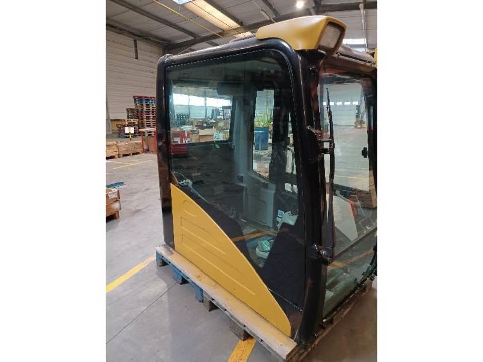 CAT 320DL Кабина