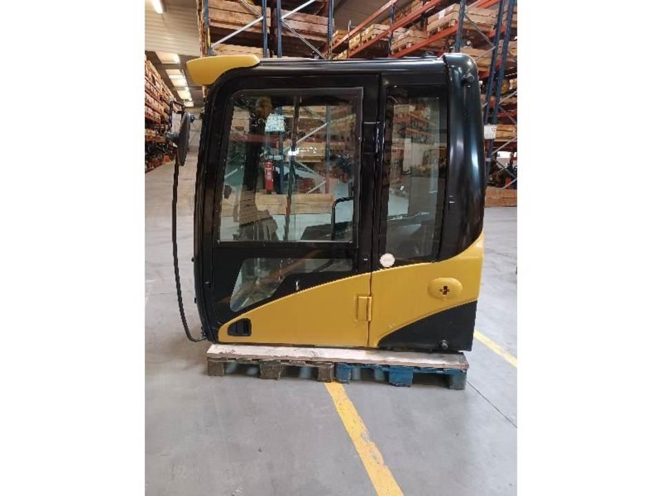 CAT 320DL Кабина