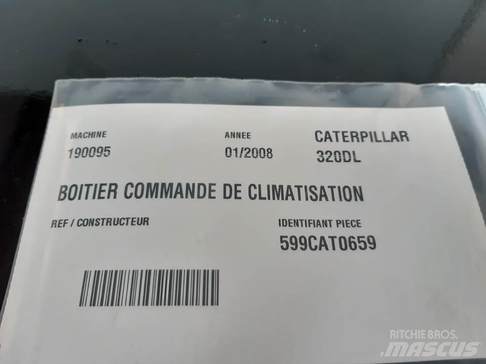 CAT 320DL Кабина