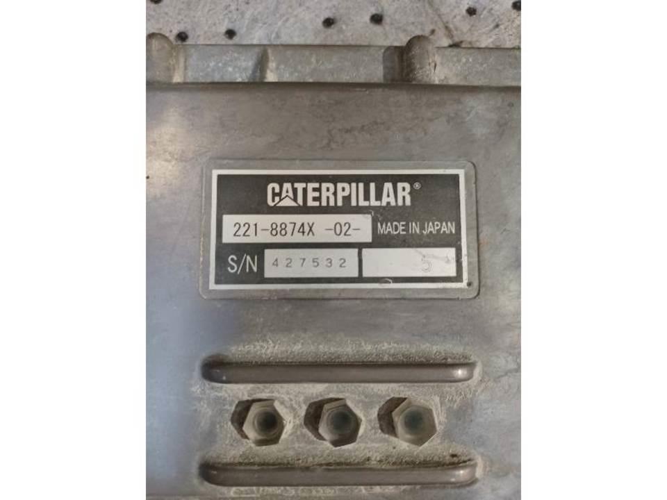 CAT 325D Кабина