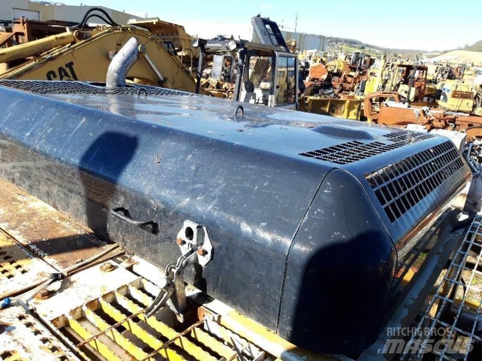 CAT 325LN Кабина