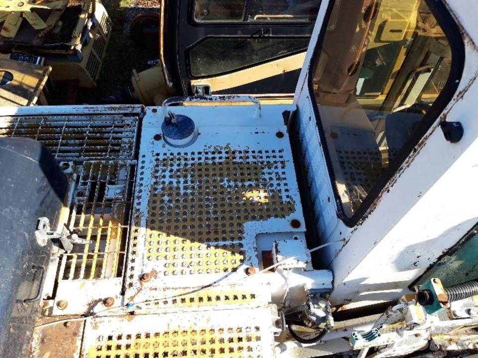 CAT 325LN Кабина