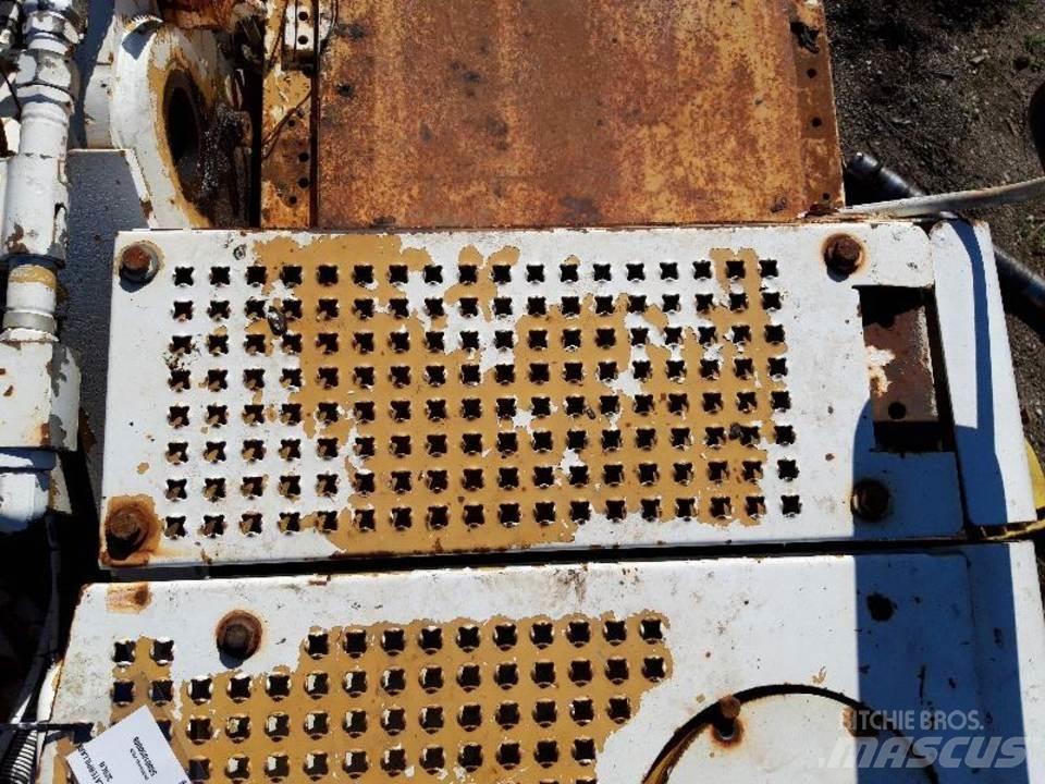 CAT 325LN Кабина