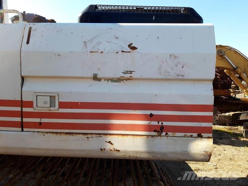 CAT 325LN Кабина