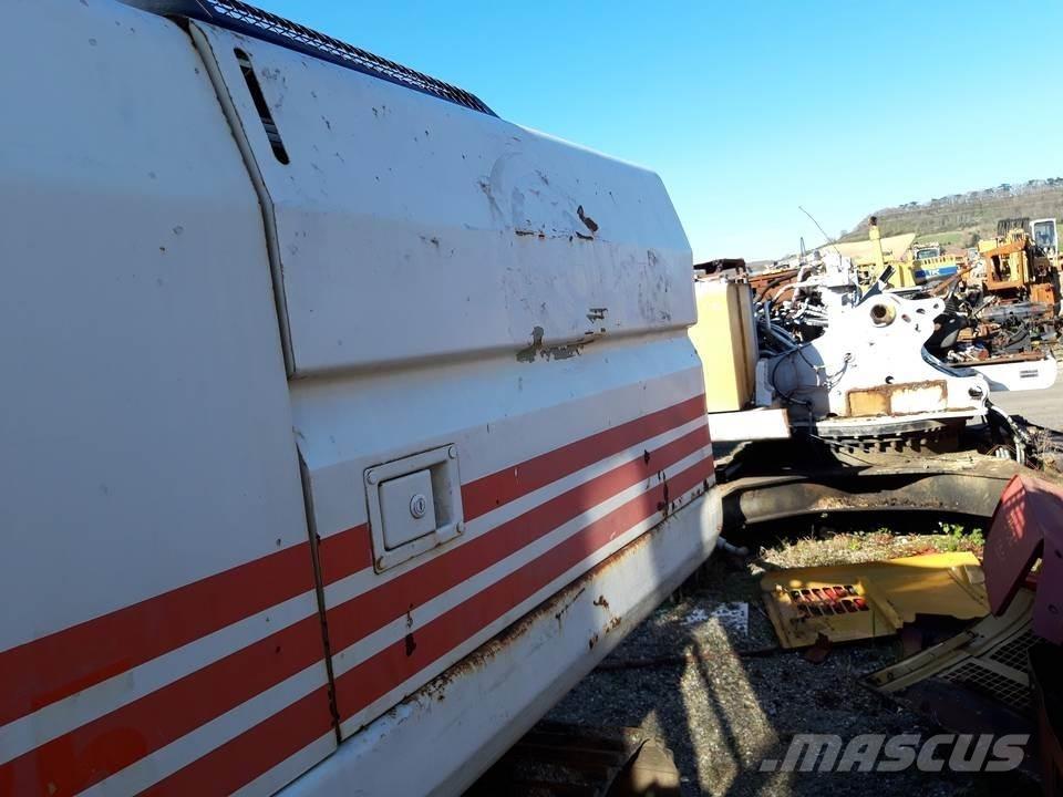 CAT 325LN Кабина