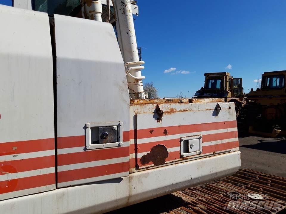 CAT 325LN Кабина