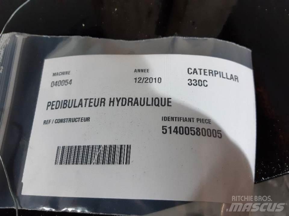 CAT 330C Кабина