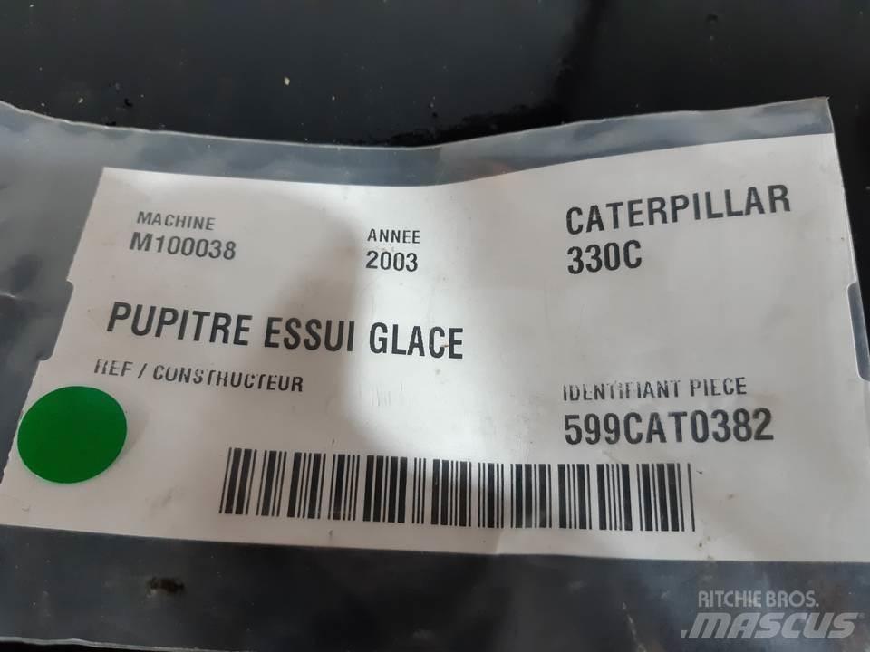 CAT 330C Кабина