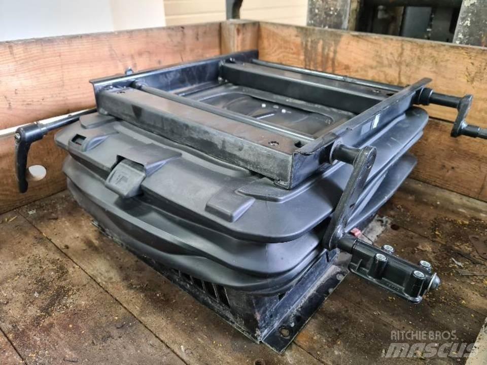 CAT 336DL Кабина