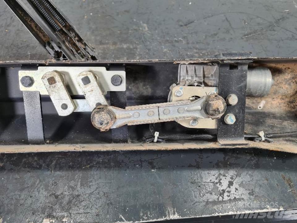 CAT 336DL Кабина