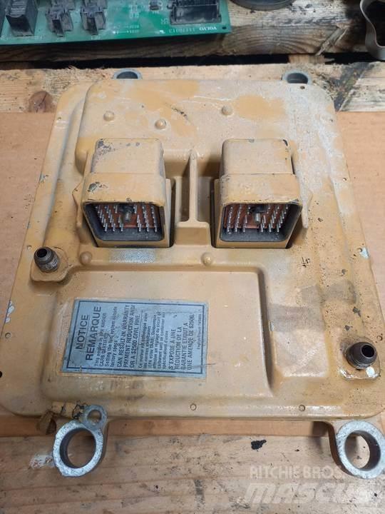 CAT 345C Кабина